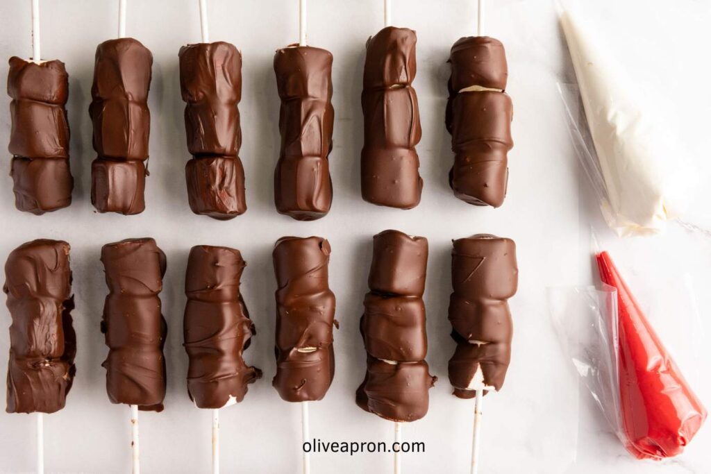 Chocolate marshmallow pops set