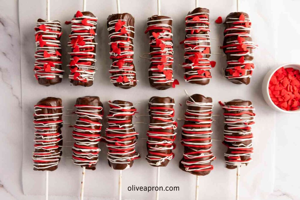 Valentines marshmallow pops with hearts