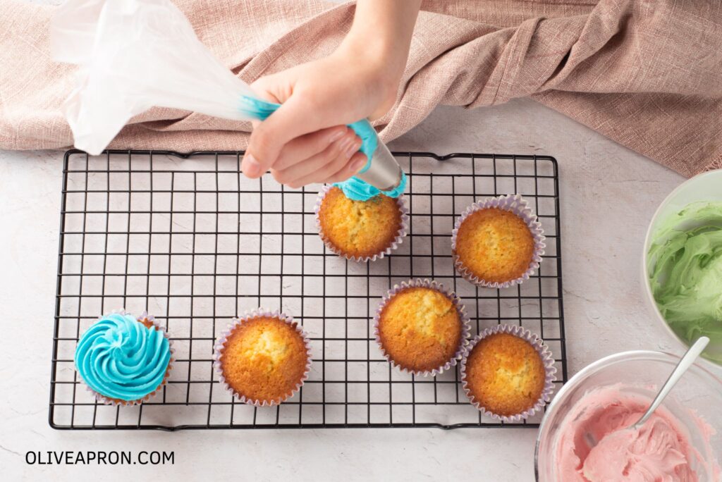 Decorating cupcakes with icing