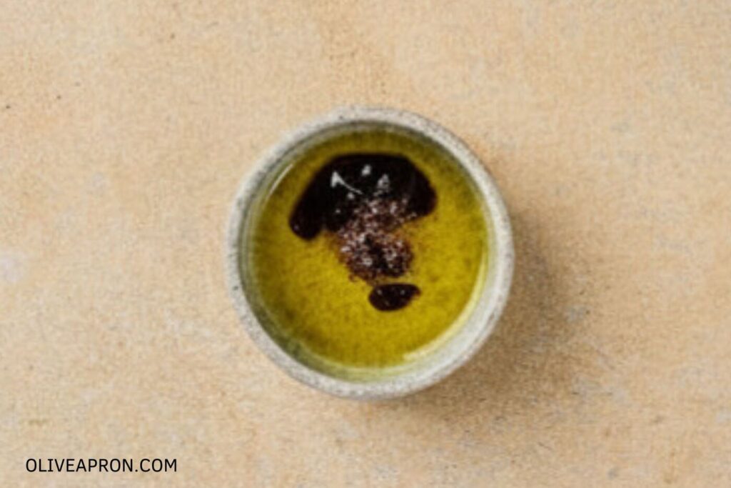  Balsamic oil dressing in a bowl