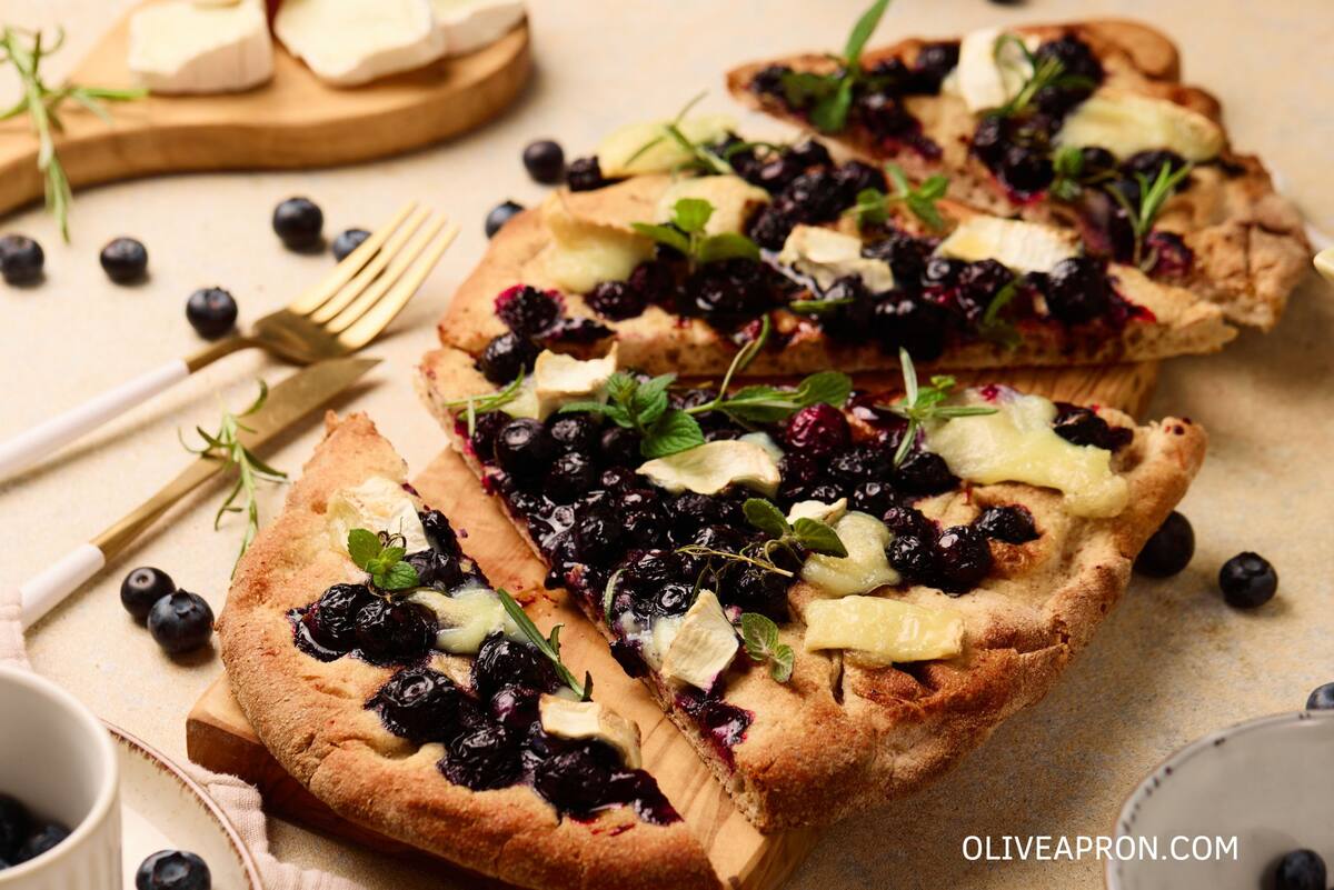 09 sliced blueberry goat cheese flatbread